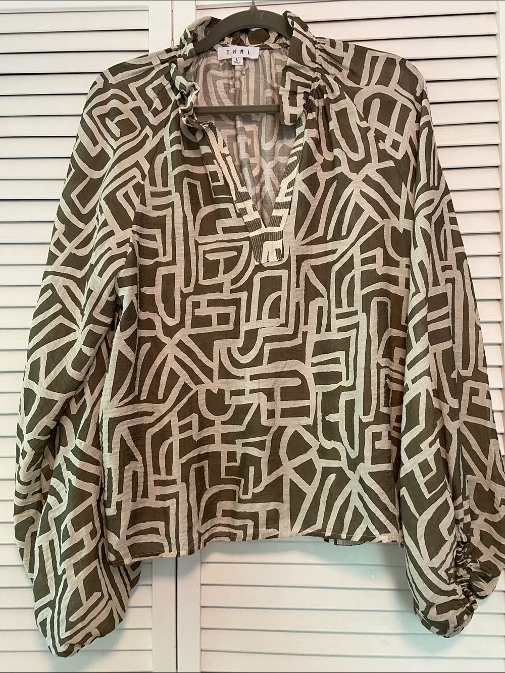 THML Olive & Cream Womans L Abstract Maze V-Neck Blouse Boho Modern Earthy